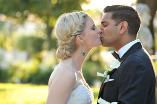 Illustration for article titled Top 4 Tips to Choose a Photographer for a Wedding Day